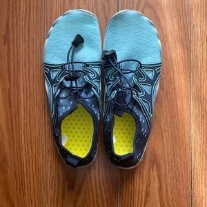 AquaFlex Women's Water Shoes - Navy and Aqua. New without tags. US size 7.5/ 8.
